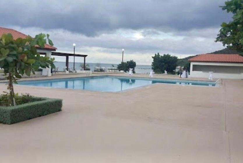 Bayfront Villa & Apartment ポートモア エクステリア 写真