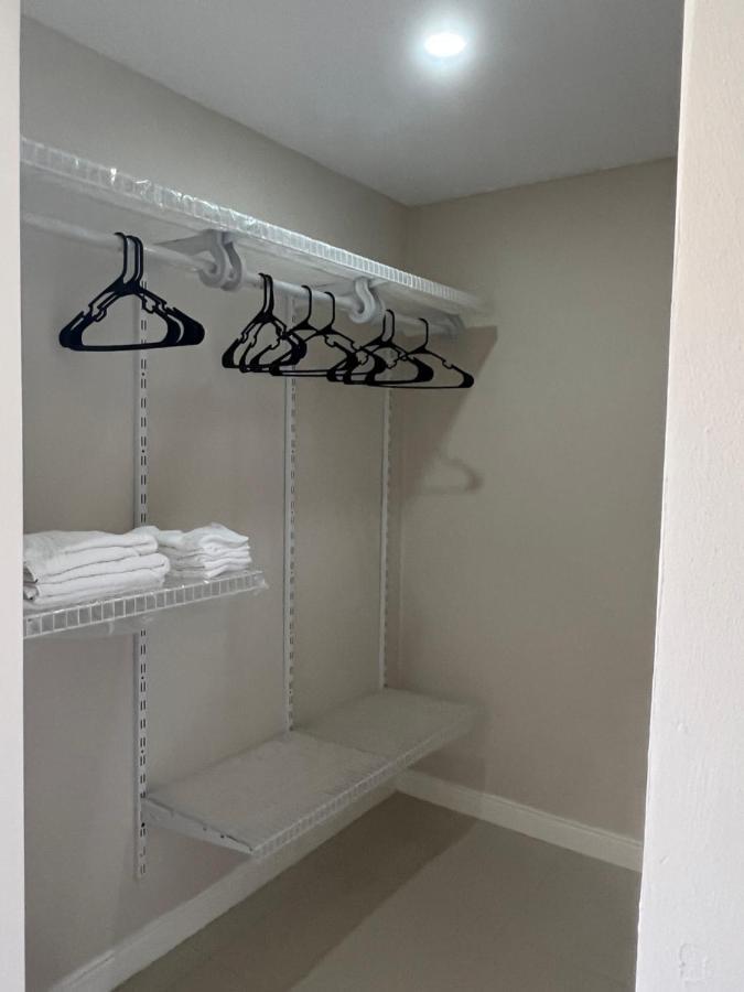 Bayfront Villa & Apartment ポートモア エクステリア 写真