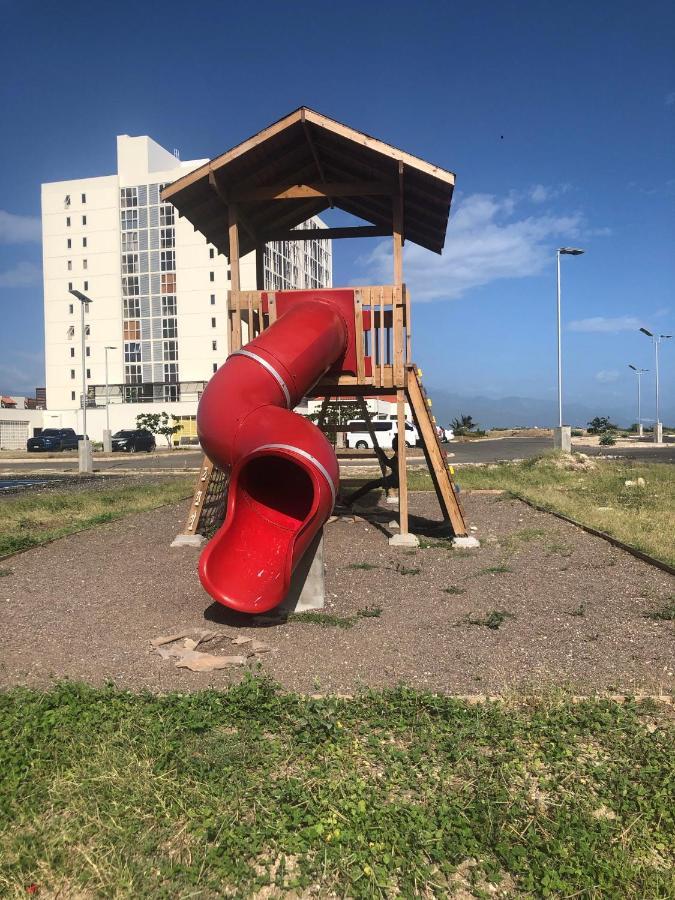 Bayfront Villa & Apartment ポートモア エクステリア 写真