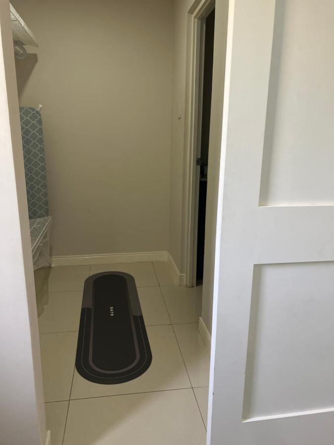 Bayfront Villa & Apartment ポートモア エクステリア 写真