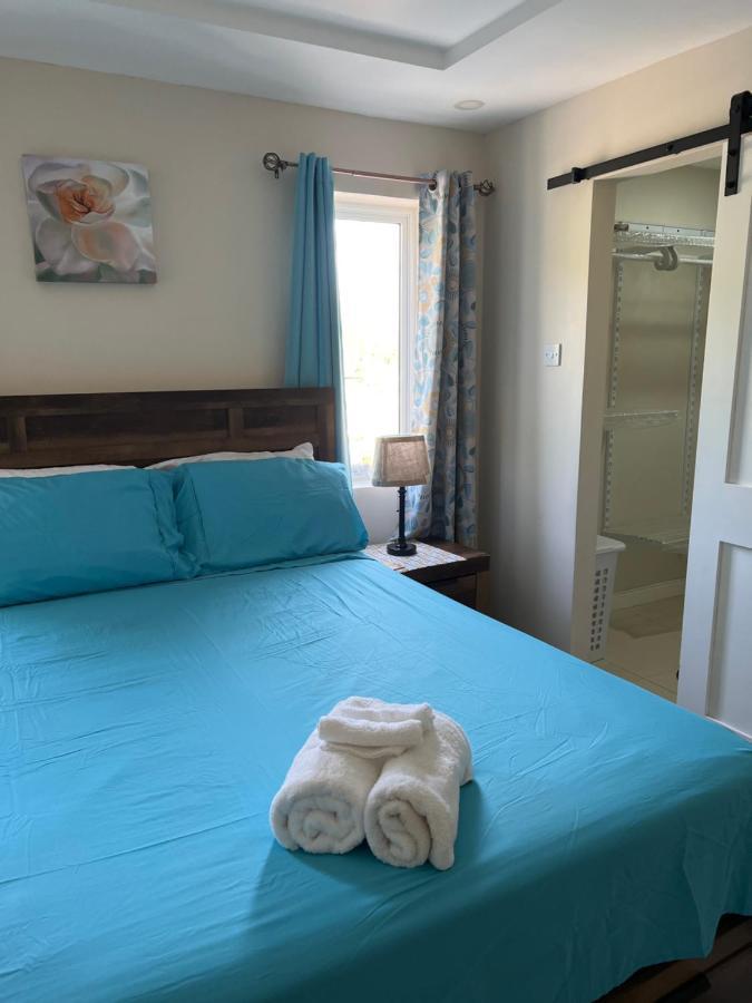 Bayfront Villa & Apartment ポートモア エクステリア 写真