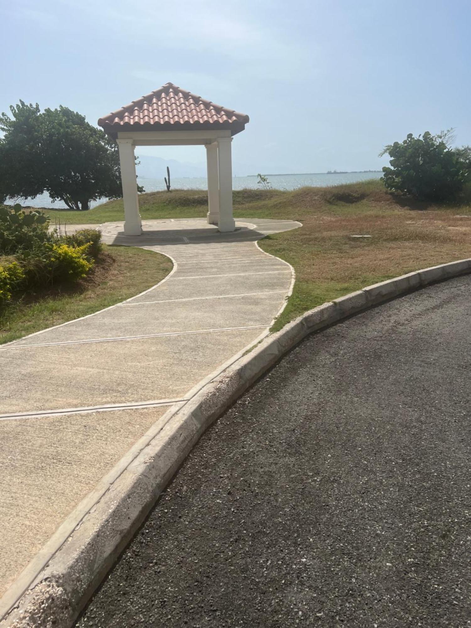 Bayfront Villa & Apartment ポートモア エクステリア 写真